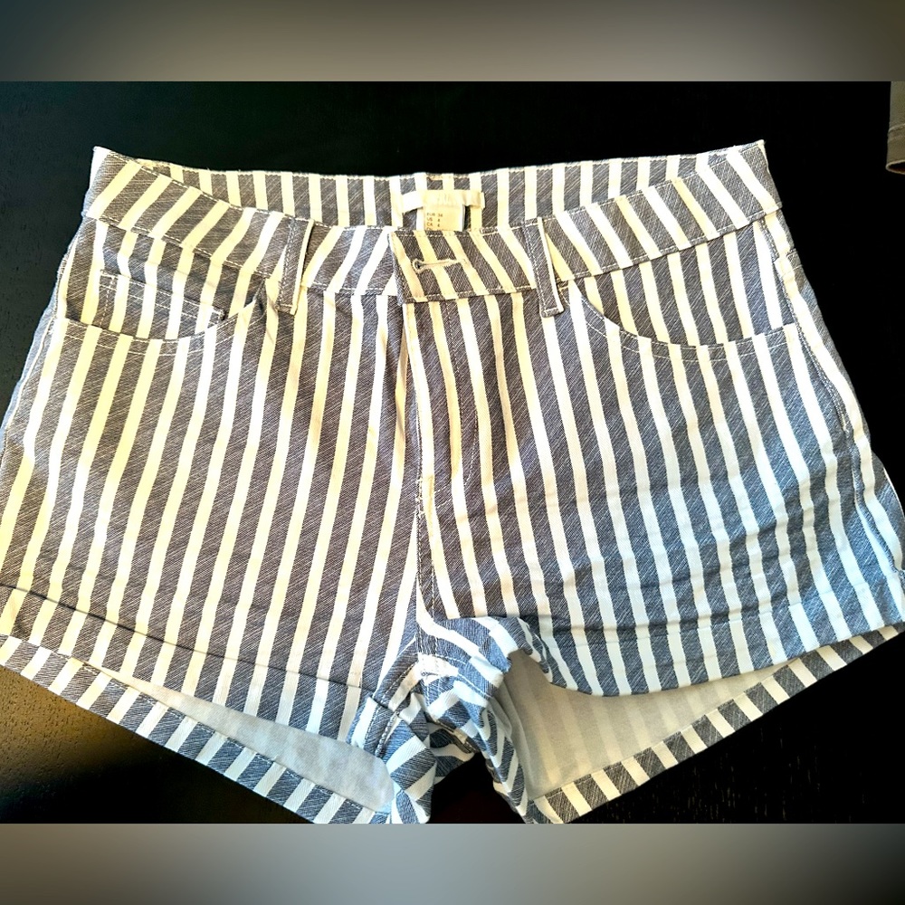 H&M Shorts SZ 4